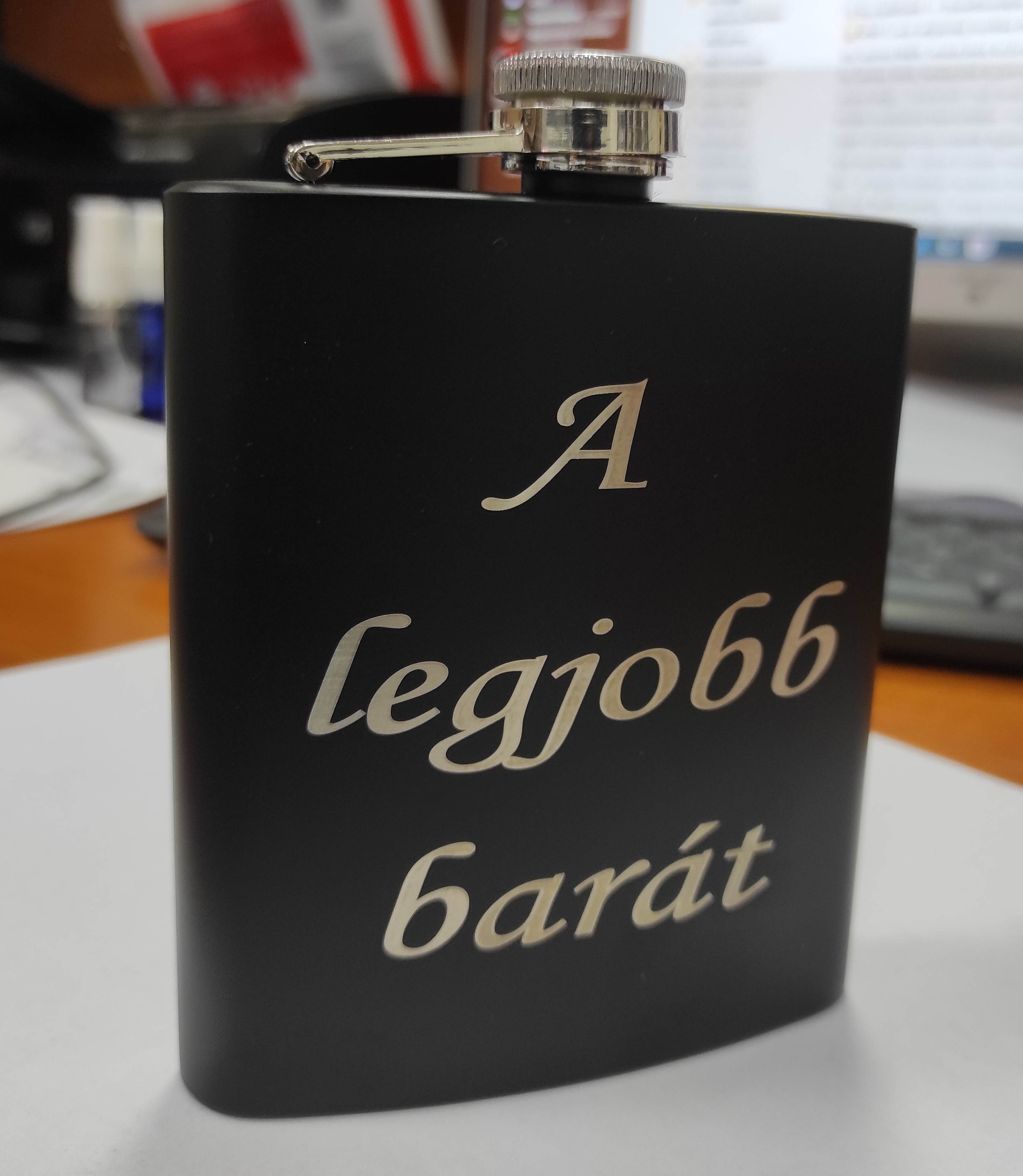 Gravírozott FÉM FLASKA fekete